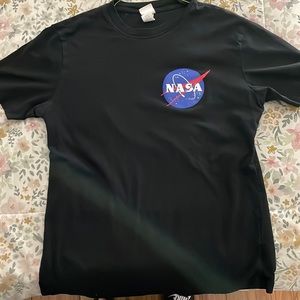 Black shirt “NASA” worn a couple of times Xcode, but in good condition.